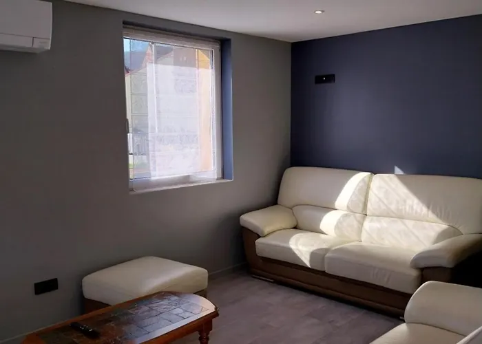 3 6 Personnes Chez Eugene à Hébergement de vacances *